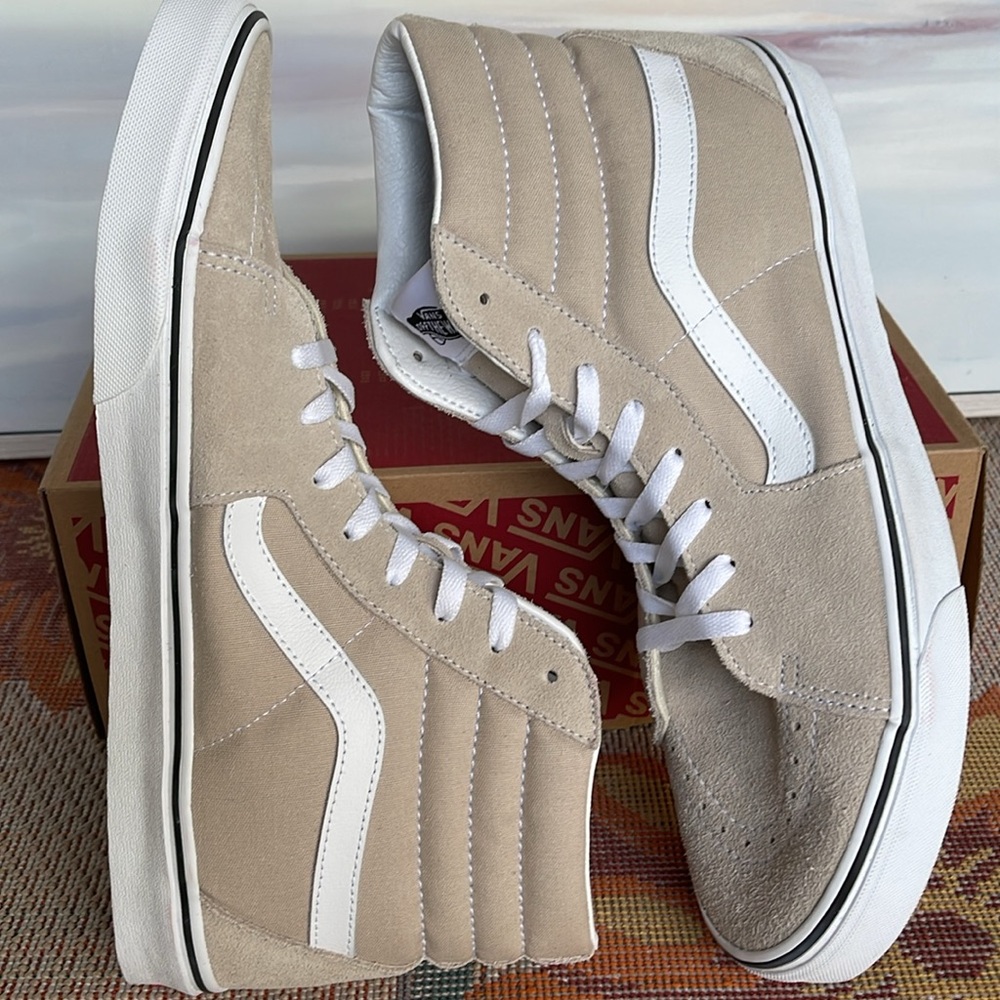 Vans Men’s Sk8-Hi
Color Theory French Oak
VN0005U9BLL
Sneakers - Picture 11 of 16